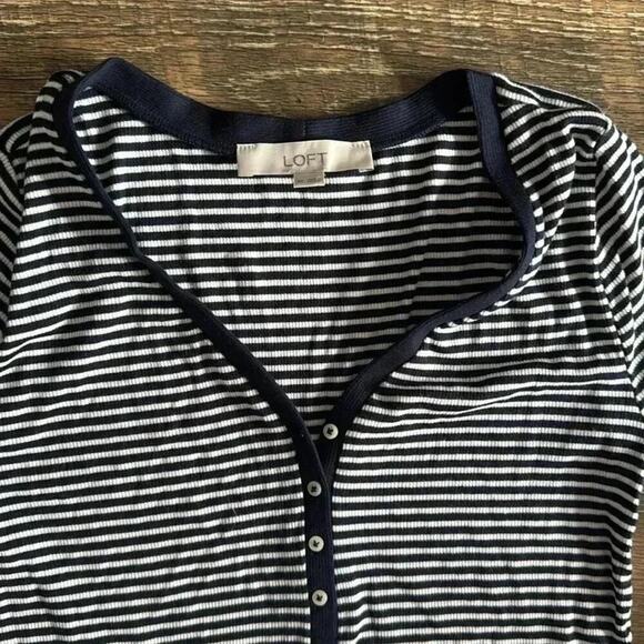 The LOFT l Size XS Striped Tee with Buttons Navy and White - Picture 3 of 5